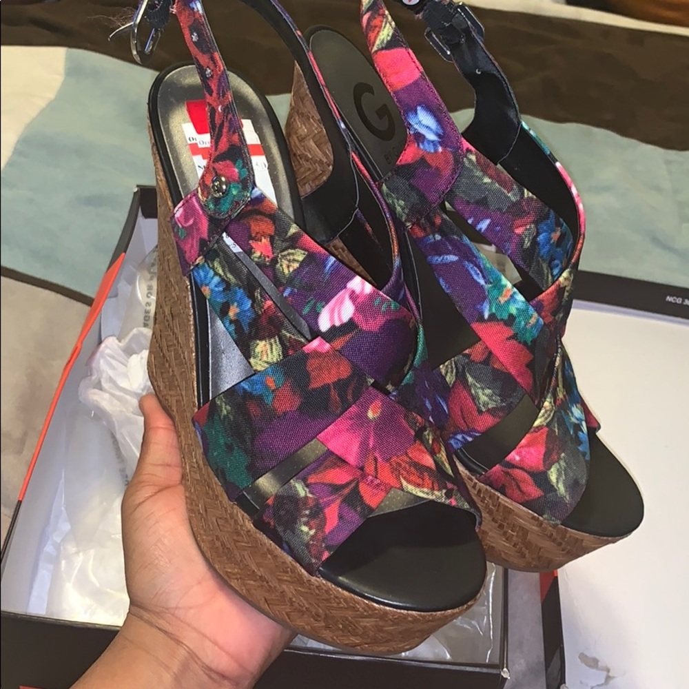 SOLD HP 🎉🎊Guess wedge heel sandals brand new - Picture 3 of 5
